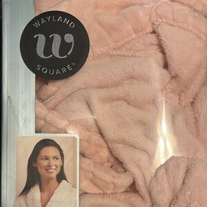 Wayland Square Women's Pink Plush Robe